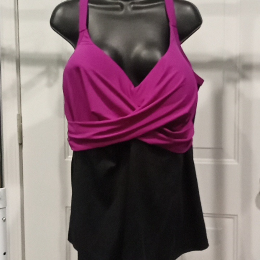 Swimsuits For All Halter Top Fuchsia and Black Size 46D GUC